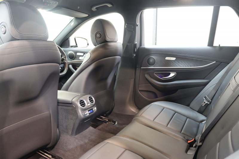 メルセデスベンツ Eクラス E220d ｽﾃｰｼｮﾝﾜｺﾞﾝ ｽﾎﾟｰﾂ AMGﾗｲﾝｲﾝﾃﾘｱ&ﾚｰﾀﾞｰｾｰﾌﾃｨPKG　ISG搭載 後期 MEｺﾈｸﾄ ｷｰﾚｽｺﾞｰ 黒本革 MBUXﾅﾋﾞTV&ARﾅﾋﾞ ｽﾏﾎ連携 360ｶﾒﾗ PTS LEDﾗｲﾄ 自動Rｹﾞｰﾄ ﾊﾝｽﾞﾌﾘｰA AMGｴｱﾛ&19AW ﾜｲﾔﾚｽ充電 9AT　2年保証 新車保証継承可