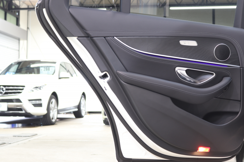 メルセデスベンツ Eクラス E220d ｽﾃｰｼｮﾝﾜｺﾞﾝ ｽﾎﾟｰﾂ AMGﾗｲﾝｲﾝﾃﾘｱ&ﾚｰﾀﾞｰｾｰﾌﾃｨPKG　ISG搭載 後期 MEｺﾈｸﾄ ｷｰﾚｽｺﾞｰ 黒本革 MBUXﾅﾋﾞTV&ARﾅﾋﾞ ｽﾏﾎ連携 360ｶﾒﾗ PTS LEDﾗｲﾄ 自動Rｹﾞｰﾄ ﾊﾝｽﾞﾌﾘｰA AMGｴｱﾛ&19AW ﾜｲﾔﾚｽ充電 9AT　2年保証 新車保証継承可