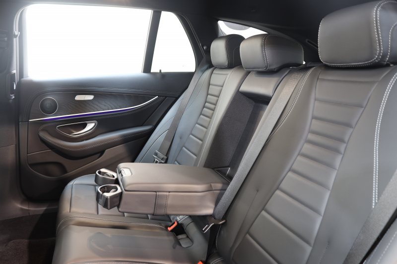 メルセデスベンツ Eクラス E220d ｽﾃｰｼｮﾝﾜｺﾞﾝ ｽﾎﾟｰﾂ AMGﾗｲﾝｲﾝﾃﾘｱ&ﾚｰﾀﾞｰｾｰﾌﾃｨPKG　ISG搭載 後期 MEｺﾈｸﾄ ｷｰﾚｽｺﾞｰ 黒本革 MBUXﾅﾋﾞTV&ARﾅﾋﾞ ｽﾏﾎ連携 360ｶﾒﾗ PTS LEDﾗｲﾄ 自動Rｹﾞｰﾄ ﾊﾝｽﾞﾌﾘｰA AMGｴｱﾛ&19AW ﾜｲﾔﾚｽ充電 9AT　2年保証 新車保証継承可