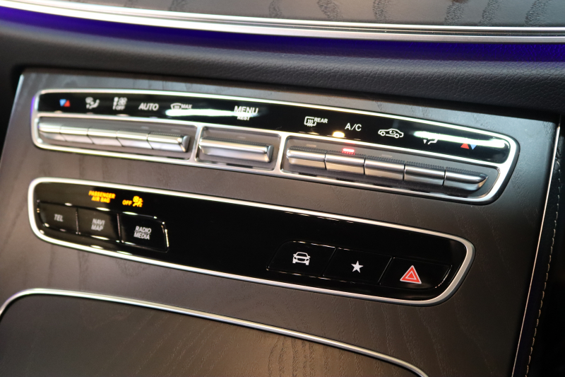 メルセデスベンツ Eクラス E220d ｽﾃｰｼｮﾝﾜｺﾞﾝ ｽﾎﾟｰﾂ AMGﾗｲﾝｲﾝﾃﾘｱ&ﾚｰﾀﾞｰｾｰﾌﾃｨPKG　ISG搭載 後期 MEｺﾈｸﾄ ｷｰﾚｽｺﾞｰ 黒本革 MBUXﾅﾋﾞTV&ARﾅﾋﾞ ｽﾏﾎ連携 360ｶﾒﾗ PTS LEDﾗｲﾄ 自動Rｹﾞｰﾄ ﾊﾝｽﾞﾌﾘｰA AMGｴｱﾛ&19AW ﾜｲﾔﾚｽ充電 9AT　2年保証 新車保証継承可