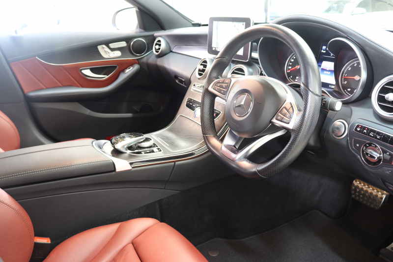 メルセデスベンツ Cクラス C200 AVG AMGﾗｲﾝ ﾚｻﾞｰｴｸｽｸﾙｰｼﾌﾞ&ﾚｰﾀﾞｰｾｰﾌﾃｨPKG　1ｵｰﾅｰ ｷｰﾚｽｺﾞｰ 赤本革 ﾍｯﾄﾞｱｯﾌﾟD HDDﾅﾋﾞTV BT音楽 ﾊﾞｯｸｶﾒﾗ PTS LEDﾗｲﾄ 自動Rｹﾞｰﾄ ﾊﾝｽﾞﾌﾘｰA AMGｴｱﾛ&18AW ｴｱｻｽ 7AT　2年保証