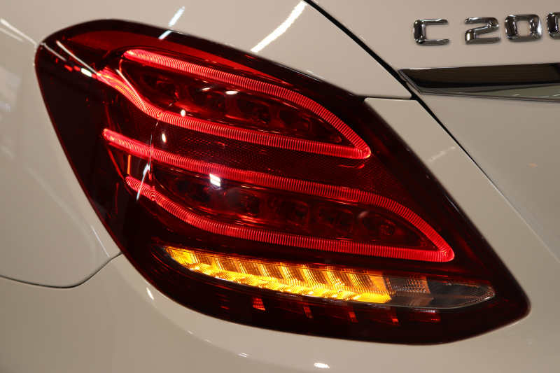 メルセデスベンツ Cクラス C200 AVG AMGﾗｲﾝ ﾚｻﾞｰｴｸｽｸﾙｰｼﾌﾞ&ﾚｰﾀﾞｰｾｰﾌﾃｨPKG　1ｵｰﾅｰ ｷｰﾚｽｺﾞｰ 赤本革 ﾍｯﾄﾞｱｯﾌﾟD HDDﾅﾋﾞTV BT音楽 ﾊﾞｯｸｶﾒﾗ PTS LEDﾗｲﾄ 自動Rｹﾞｰﾄ ﾊﾝｽﾞﾌﾘｰA AMGｴｱﾛ&18AW ｴｱｻｽ 7AT　2年保証