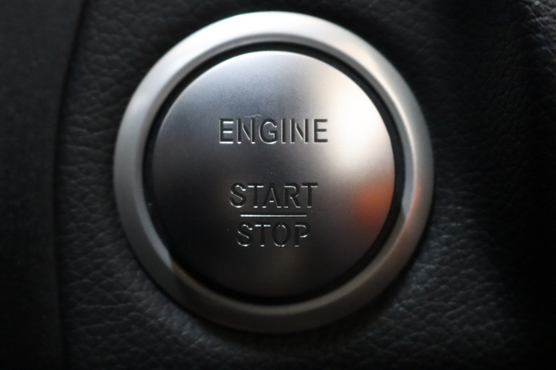 メルセデスベンツ Cクラス C200 AVG AMGﾗｲﾝ ﾚｻﾞｰｴｸｽｸﾙｰｼﾌﾞ&ﾚｰﾀﾞｰｾｰﾌﾃｨPKG　1ｵｰﾅｰ ｷｰﾚｽｺﾞｰ 赤本革 ﾍｯﾄﾞｱｯﾌﾟD HDDﾅﾋﾞTV BT音楽 ﾊﾞｯｸｶﾒﾗ PTS LEDﾗｲﾄ 自動Rｹﾞｰﾄ ﾊﾝｽﾞﾌﾘｰA AMGｴｱﾛ&18AW ｴｱｻｽ 7AT　2年保証