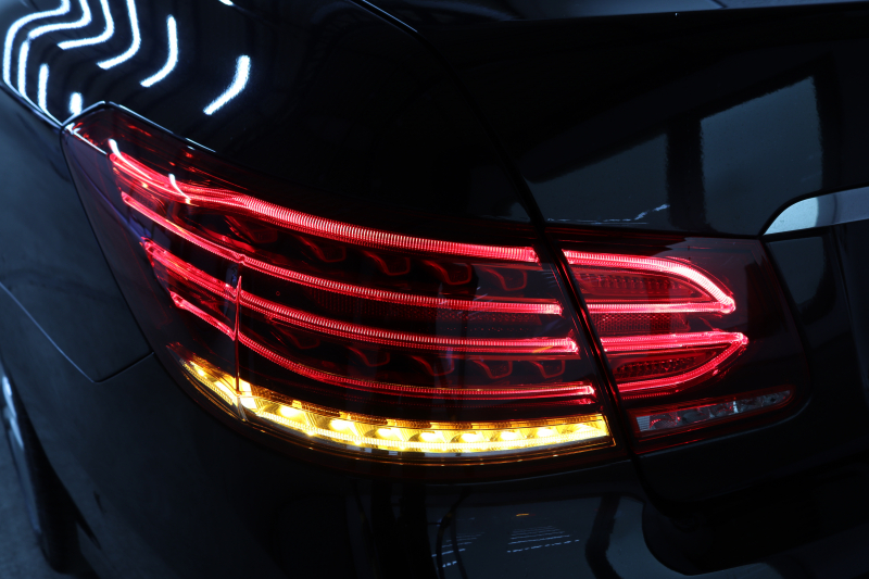 メルセデスベンツ Eクラス E250ｶﾌﾞﾘｵﾚ AMGｽﾎﾟｰﾂ&ﾚｰﾀﾞｰｾｰﾌﾃｨPKG　後期 1ｵｰﾅｰ ｷｰﾚｽｺﾞｰ 茶本革 ｴｱｽｶｰﾌ HDDﾅﾋﾞTV BT音楽 360ｶﾒﾗ PTS LEDﾗｲﾄ AMGｴｱﾛ&18AW 黒幌　2年保証