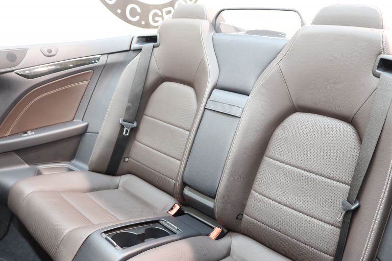 メルセデスベンツ Eクラス E250ｶﾌﾞﾘｵﾚ AMGｽﾎﾟｰﾂ&ﾚｰﾀﾞｰｾｰﾌﾃｨPKG　後期 1ｵｰﾅｰ ｷｰﾚｽｺﾞｰ 茶本革 ｴｱｽｶｰﾌ HDDﾅﾋﾞTV BT音楽 360ｶﾒﾗ PTS LEDﾗｲﾄ AMGｴｱﾛ&18AW 黒幌　2年保証