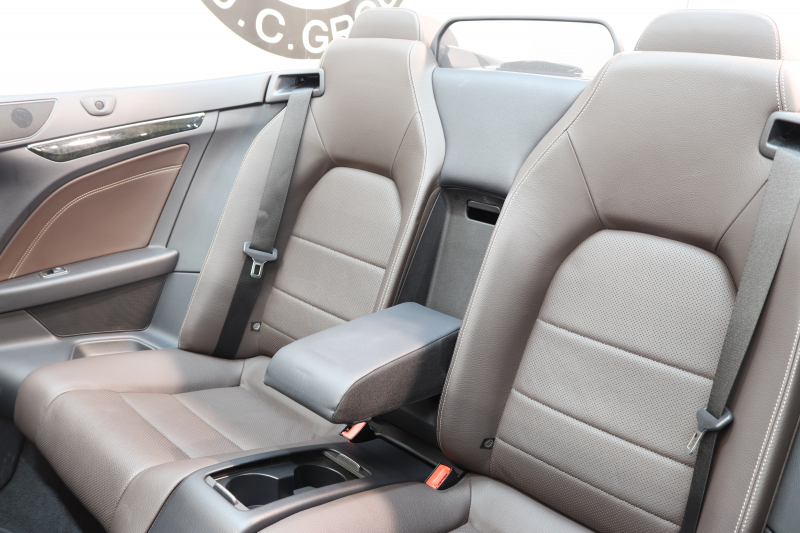 メルセデスベンツ Eクラス E250ｶﾌﾞﾘｵﾚ AMGｽﾎﾟｰﾂ&ﾚｰﾀﾞｰｾｰﾌﾃｨPKG　後期 1ｵｰﾅｰ ｷｰﾚｽｺﾞｰ 茶本革 ｴｱｽｶｰﾌ HDDﾅﾋﾞTV BT音楽 360ｶﾒﾗ PTS LEDﾗｲﾄ AMGｴｱﾛ&18AW 黒幌　2年保証