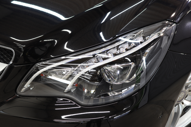 メルセデスベンツ Eクラス E250ｶﾌﾞﾘｵﾚ AMGｽﾎﾟｰﾂ&ﾚｰﾀﾞｰｾｰﾌﾃｨPKG　後期 1ｵｰﾅｰ ｷｰﾚｽｺﾞｰ 茶本革 ｴｱｽｶｰﾌ HDDﾅﾋﾞTV BT音楽 360ｶﾒﾗ PTS LEDﾗｲﾄ AMGｴｱﾛ&18AW 黒幌　2年保証