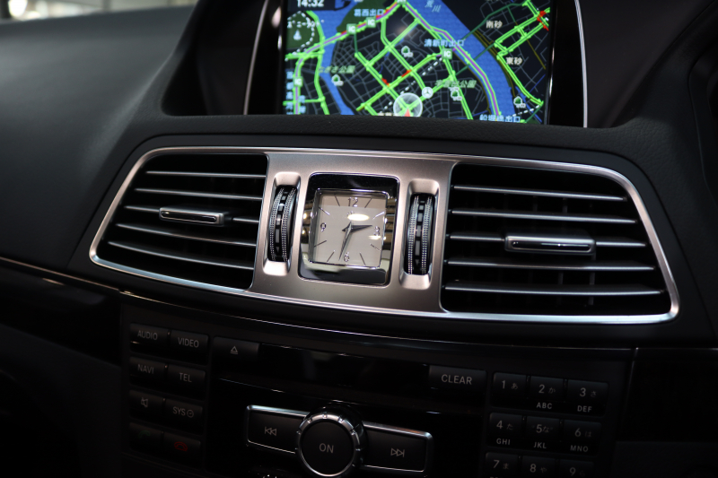 メルセデスベンツ Eクラス E250ｶﾌﾞﾘｵﾚ AMGｽﾎﾟｰﾂ&ﾚｰﾀﾞｰｾｰﾌﾃｨPKG　後期 1ｵｰﾅｰ ｷｰﾚｽｺﾞｰ 茶本革 ｴｱｽｶｰﾌ HDDﾅﾋﾞTV BT音楽 360ｶﾒﾗ PTS LEDﾗｲﾄ AMGｴｱﾛ&18AW 黒幌　2年保証