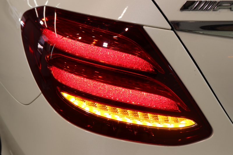 AMG Eクラス E53 4MATIC+ ｴｸｽｸﾙｰｼﾌﾞ&ﾚｰﾀﾞｰｾｰﾌﾃｨPKG　ISG搭載 中期 NEWｽﾃｱﾘﾝｸﾞ ｷｰﾚｽｺﾞｰ 黒本革 ﾍﾞﾝﾁﾚｰﾀｰ ﾊﾟﾉﾗﾏSR ﾍｯﾄﾞｱｯﾌﾟD HDDﾅﾋﾞTV&ｷｬﾝｾﾗｰ ｽﾏﾎ連携 ﾌﾞﾙﾒｽﾀｰ 360ｶﾒﾗ PTS LEDﾗｲﾄ 自動ﾄﾗﾝｸ ﾊﾝｽﾞﾌﾘｰA AMG専用装備&ﾁｭｰﾆﾝｸﾞ 9AT　2年保証