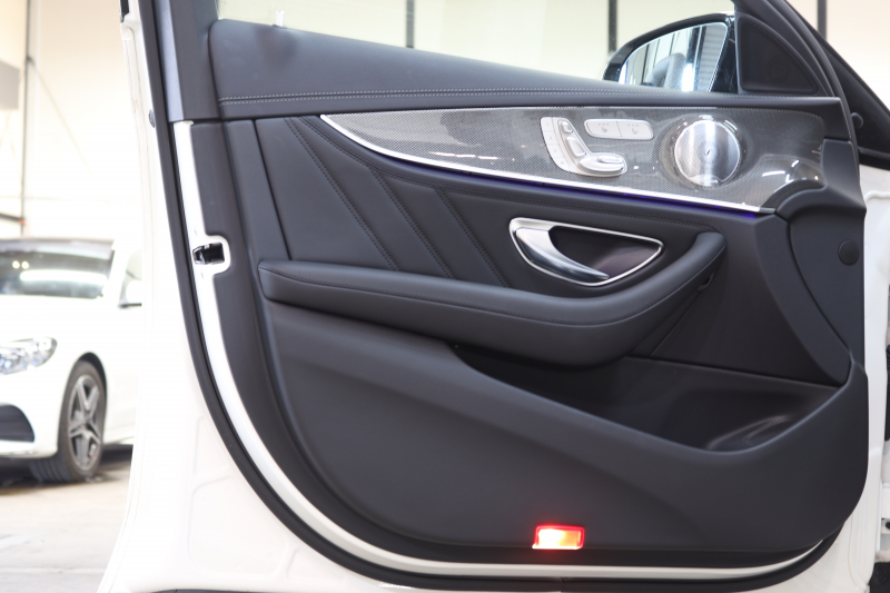 AMG Eクラス E53 4MATIC+ ｴｸｽｸﾙｰｼﾌﾞ&ﾚｰﾀﾞｰｾｰﾌﾃｨPKG　ISG搭載 中期 NEWｽﾃｱﾘﾝｸﾞ ｷｰﾚｽｺﾞｰ 黒本革 ﾍﾞﾝﾁﾚｰﾀｰ ﾊﾟﾉﾗﾏSR ﾍｯﾄﾞｱｯﾌﾟD HDDﾅﾋﾞTV&ｷｬﾝｾﾗｰ ｽﾏﾎ連携 ﾌﾞﾙﾒｽﾀｰ 360ｶﾒﾗ PTS LEDﾗｲﾄ 自動ﾄﾗﾝｸ ﾊﾝｽﾞﾌﾘｰA AMG専用装備&ﾁｭｰﾆﾝｸﾞ 9AT　2年保証