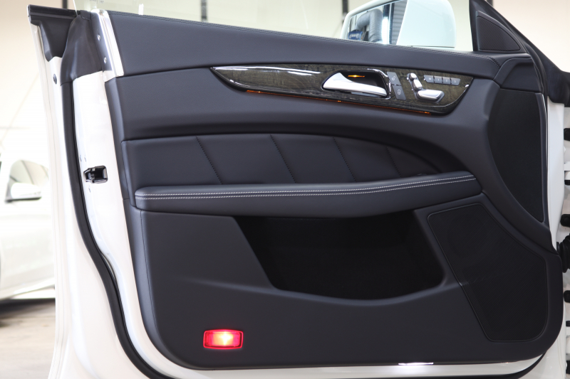 メルセデスベンツ CLS CLS220d AMGﾗｲﾝ ﾚｰﾀﾞｰｾｰﾌﾃｨPKG　後期 ｷｰﾚｽｺﾞｰ 黒本革 ｻﾝﾙｰﾌ HDDﾅﾋﾞTV&ｷｬﾝｾﾗｰ ｽﾏﾎ連携 360ｶﾒﾗ PTS LEDﾗｲﾄ AMGｴｱﾛ&19AW ｴｱｻｽ 7AT　2年保証