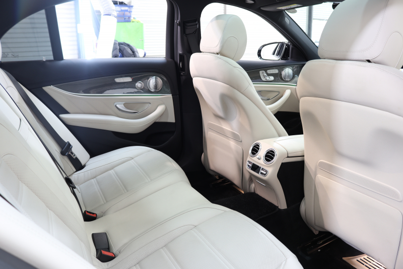 AMG Eクラス E43 4MATIC ｴｸｽｸﾙｰｼﾌﾞ&ﾚｰﾀﾞｰｾｰﾌﾃｨPKG　1ｵｰﾅｰ ｷｰﾚｽｺﾞｰ 白本革 ﾍﾞﾝﾁﾚｰﾀｰ ﾊﾟﾉﾗﾏSR ﾍｯﾄﾞｱｯﾌﾟD HDDﾅﾋﾞTV ｽﾏﾎ連携 ﾌﾞﾙﾒｽﾀｰ 360ｶﾒﾗ PTS LEDﾗｲﾄ 自動ﾄﾗﾝｸ ﾊﾝｽﾞﾌﾘｰA AMG専用装備&ﾁｭｰﾆﾝｸﾞ 9AT　2年保証