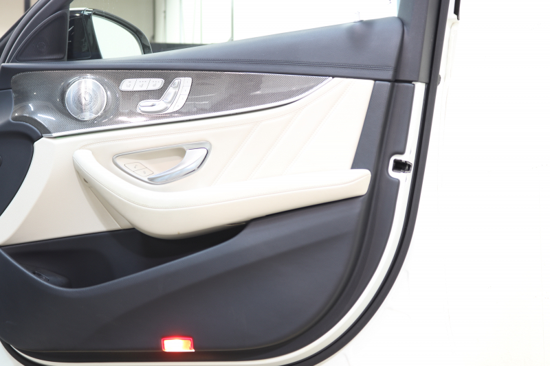 AMG Eクラス E43 4MATIC ｴｸｽｸﾙｰｼﾌﾞ&ﾚｰﾀﾞｰｾｰﾌﾃｨPKG　1ｵｰﾅｰ ｷｰﾚｽｺﾞｰ 白本革 ﾍﾞﾝﾁﾚｰﾀｰ ﾊﾟﾉﾗﾏSR ﾍｯﾄﾞｱｯﾌﾟD HDDﾅﾋﾞTV ｽﾏﾎ連携 ﾌﾞﾙﾒｽﾀｰ 360ｶﾒﾗ PTS LEDﾗｲﾄ 自動ﾄﾗﾝｸ ﾊﾝｽﾞﾌﾘｰA AMG専用装備&ﾁｭｰﾆﾝｸﾞ 9AT　2年保証