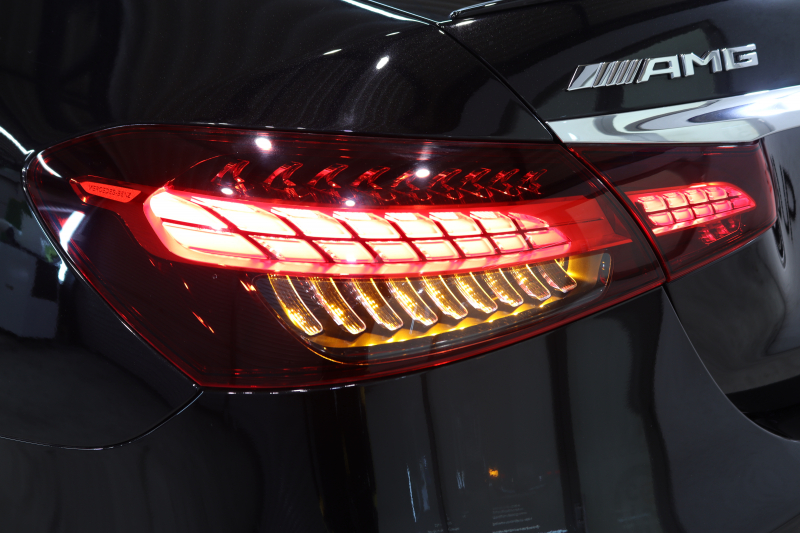 AMG Eクラス E53 4MATIC+ ｴｸｽｸﾙｰｼﾌﾞ&ﾚｰﾀﾞｰｾｰﾌﾃｨPKG　ISG搭載 後期 ｷｰﾚｽｺﾞｰ 黒本革 ﾍﾞﾝﾁﾚｰﾀｰ ﾊﾟﾉﾗﾏSR ﾍｯﾄﾞｱｯﾌﾟD MBUXﾅﾋﾞTV&ARﾅﾋﾞ ｽﾏﾎ連携 ﾌﾞﾙﾒｽﾀｰ 360ｶﾒﾗ PTS LEDﾗｲﾄ 自動ﾄﾗﾝｸ AMG専用装備&ﾁｭｰﾆﾝｸﾞ ﾜｲﾔﾚｽ充電 9AT　2年保証