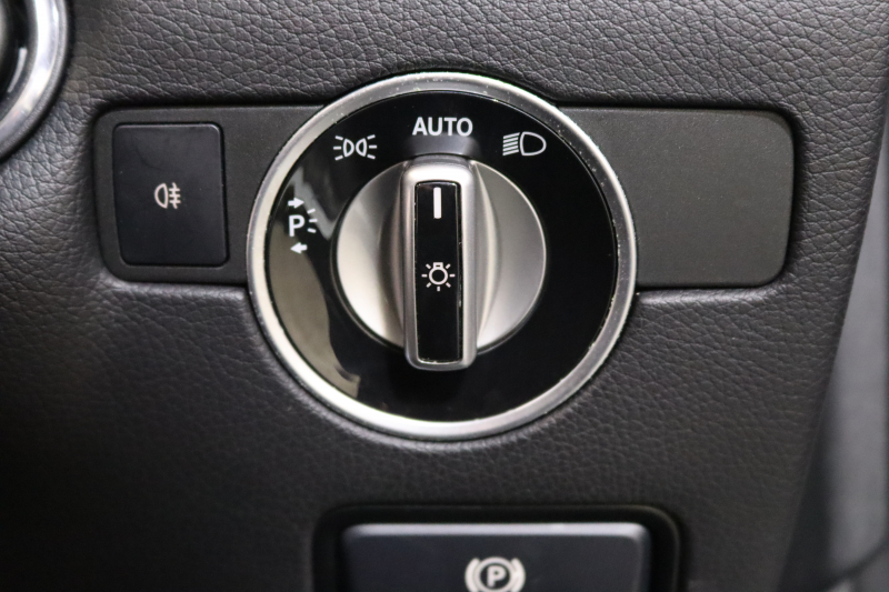 メルセデスベンツ SLKクラス SLK200 ﾄﾚﾝﾄﾞ+ AMGｽﾎﾟｰﾂ&ﾚｰﾀﾞｰｾｰﾌﾃｨPKG　後期型  黒本革 ｴｱｽｶｰﾌ ﾊﾞﾘｵR HDDﾅﾋﾞTV BT音楽 DSRC ｷｾﾉﾝ ｴｱｶﾞｲﾄﾞ AMGｴｱﾛ&18AW 9AT　2年保証