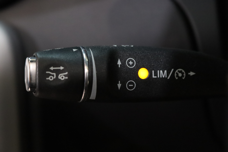 メルセデスベンツ SLKクラス SLK200 ﾄﾚﾝﾄﾞ+ AMGｽﾎﾟｰﾂ&ﾚｰﾀﾞｰｾｰﾌﾃｨPKG　後期型  黒本革 ｴｱｽｶｰﾌ ﾊﾞﾘｵR HDDﾅﾋﾞTV BT音楽 DSRC ｷｾﾉﾝ ｴｱｶﾞｲﾄﾞ AMGｴｱﾛ&18AW 9AT　2年保証