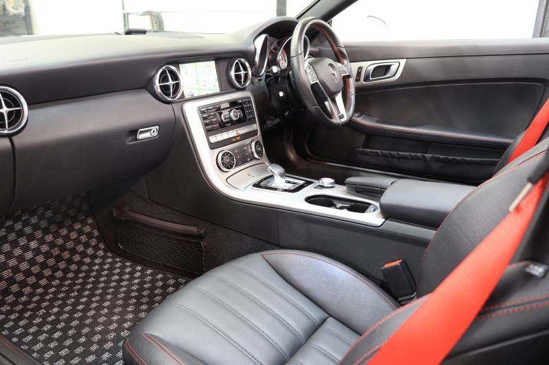 メルセデスベンツ SLKクラス SLK200 ﾄﾚﾝﾄﾞ+ AMGｽﾎﾟｰﾂ&ﾚｰﾀﾞｰｾｰﾌﾃｨPKG　後期型  黒本革 ｴｱｽｶｰﾌ ﾊﾞﾘｵR HDDﾅﾋﾞTV BT音楽 DSRC ｷｾﾉﾝ ｴｱｶﾞｲﾄﾞ AMGｴｱﾛ&18AW 9AT　2年保証