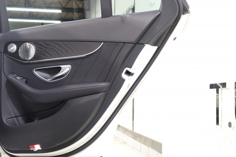 メルセデスベンツ Cクラス C200ｽﾃｰｼｮﾝﾜｺﾞﾝ AVG AMGﾗｲﾝ ﾚｻﾞｰｴｸｽｸﾙｰｼﾌﾞ&ﾚｰﾀﾞｰｾｰﾌﾃｨPKG　BSG搭載 後期 ｷｰﾚｽｺﾞｰ 黒本革 ﾊﾟﾉﾗﾏSR ﾍｯﾄﾞｱｯﾌﾟD HDDﾅﾋﾞTV ｽﾏﾎ連携 ﾌﾞﾙﾒｽﾀｰ ﾊﾞｯｸｶﾒﾗ PTS LEDﾗｲﾄ 自動Rｹﾞｰﾄ ﾊﾝｽﾞﾌﾘｰA AMGｴｱﾛ&18AW ｴｱｻｽ 9AT　2年保証