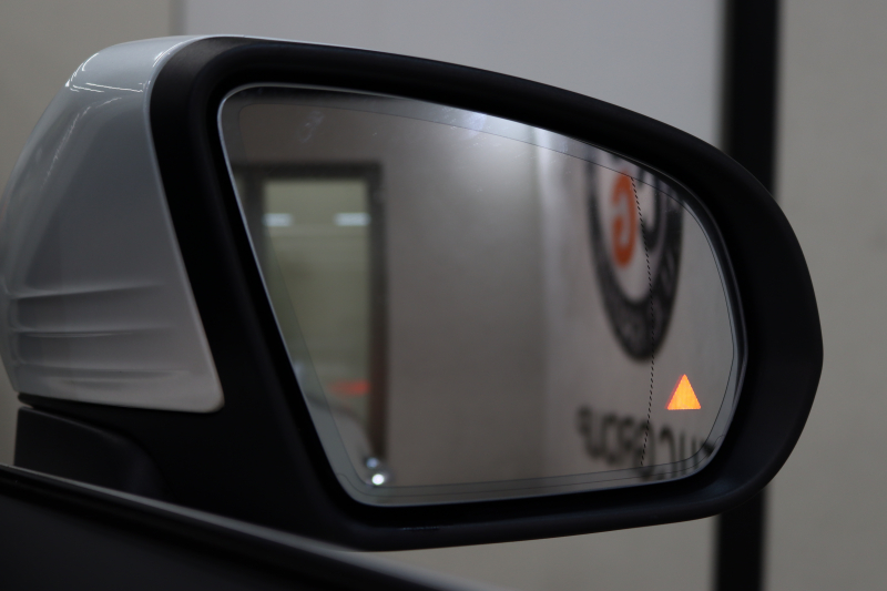 メルセデスベンツ Cクラス C180ｶﾌﾞﾘｵﾚ ｽﾎﾟｰﾂ ﾚｻﾞｰｴｸｽｸﾙｰｼﾌﾞ&ﾚｰﾀﾞｰｾｰﾌﾃｨPKG　後期 1ｵｰﾅｰ MEｺﾈｸﾄ ｷｰﾚｽｺﾞｰ 赤本革 ﾍｯﾄﾞｱｯﾌﾟD HDDﾅﾋﾞTV ｽﾏﾎ連携 ﾊﾞｯｸｶﾒﾗ PTS LEDﾗｲﾄ AMGｴｱﾛ&19AW ｴｱｻｽ 黒幌 9AT　2年保証