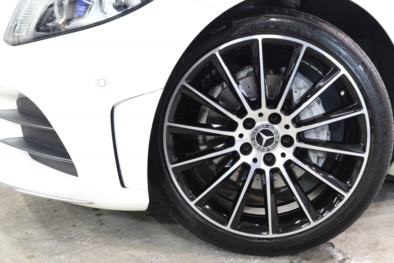 メルセデスベンツ Cクラス C180ｶﾌﾞﾘｵﾚ ｽﾎﾟｰﾂ ﾚｻﾞｰｴｸｽｸﾙｰｼﾌﾞ&ﾚｰﾀﾞｰｾｰﾌﾃｨPKG　後期 1ｵｰﾅｰ MEｺﾈｸﾄ ｷｰﾚｽｺﾞｰ 赤本革 ﾍｯﾄﾞｱｯﾌﾟD HDDﾅﾋﾞTV ｽﾏﾎ連携 ﾊﾞｯｸｶﾒﾗ PTS LEDﾗｲﾄ AMGｴｱﾛ&19AW ｴｱｻｽ 黒幌 9AT　2年保証