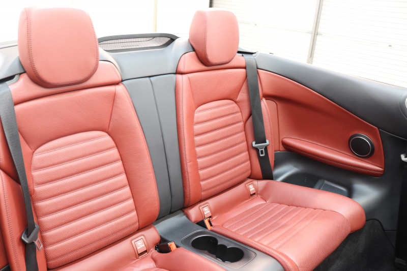 メルセデスベンツ Cクラス C180ｶﾌﾞﾘｵﾚ ｽﾎﾟｰﾂ ﾚｻﾞｰｴｸｽｸﾙｰｼﾌﾞ&ﾚｰﾀﾞｰｾｰﾌﾃｨPKG　後期 1ｵｰﾅｰ MEｺﾈｸﾄ ｷｰﾚｽｺﾞｰ 赤本革 ﾍｯﾄﾞｱｯﾌﾟD HDDﾅﾋﾞTV ｽﾏﾎ連携 ﾊﾞｯｸｶﾒﾗ PTS LEDﾗｲﾄ AMGｴｱﾛ&19AW ｴｱｻｽ 黒幌 9AT　2年保証