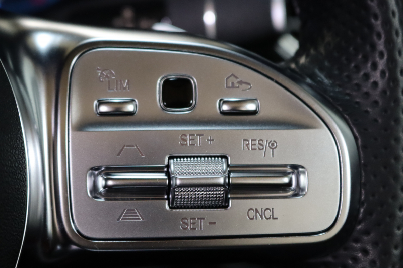 メルセデスベンツ Cクラス C180ｶﾌﾞﾘｵﾚ ｽﾎﾟｰﾂ ﾚｻﾞｰｴｸｽｸﾙｰｼﾌﾞ&ﾚｰﾀﾞｰｾｰﾌﾃｨPKG　後期 1ｵｰﾅｰ MEｺﾈｸﾄ ｷｰﾚｽｺﾞｰ 赤本革 ﾍｯﾄﾞｱｯﾌﾟD HDDﾅﾋﾞTV ｽﾏﾎ連携 ﾊﾞｯｸｶﾒﾗ PTS LEDﾗｲﾄ AMGｴｱﾛ&19AW ｴｱｻｽ 黒幌 9AT　2年保証