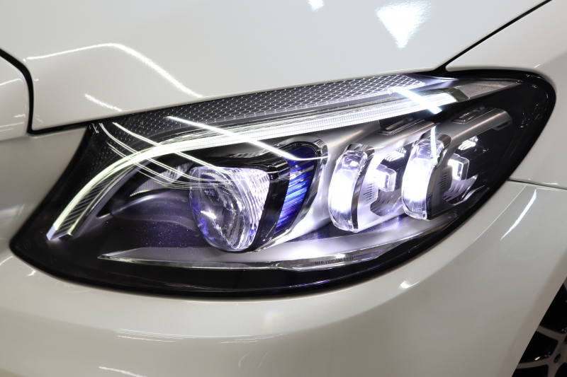 メルセデスベンツ Cクラス C180ｶﾌﾞﾘｵﾚ ｽﾎﾟｰﾂ ﾚｻﾞｰｴｸｽｸﾙｰｼﾌﾞ&ﾚｰﾀﾞｰｾｰﾌﾃｨPKG　後期 1ｵｰﾅｰ MEｺﾈｸﾄ ｷｰﾚｽｺﾞｰ 赤本革 ﾍｯﾄﾞｱｯﾌﾟD HDDﾅﾋﾞTV ｽﾏﾎ連携 ﾊﾞｯｸｶﾒﾗ PTS LEDﾗｲﾄ AMGｴｱﾛ&19AW ｴｱｻｽ 黒幌 9AT　2年保証