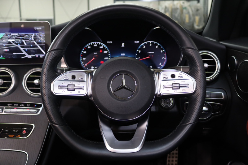 メルセデスベンツ Cクラス C180ｶﾌﾞﾘｵﾚ ｽﾎﾟｰﾂ ﾚｻﾞｰｴｸｽｸﾙｰｼﾌﾞ&ﾚｰﾀﾞｰｾｰﾌﾃｨPKG　後期 1ｵｰﾅｰ MEｺﾈｸﾄ ｷｰﾚｽｺﾞｰ 赤本革 ﾍｯﾄﾞｱｯﾌﾟD HDDﾅﾋﾞTV ｽﾏﾎ連携 ﾊﾞｯｸｶﾒﾗ PTS LEDﾗｲﾄ AMGｴｱﾛ&19AW ｴｱｻｽ 黒幌 9AT　2年保証