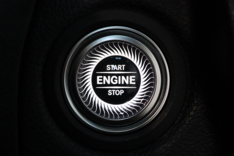 メルセデスベンツ Cクラス C180ｶﾌﾞﾘｵﾚ ｽﾎﾟｰﾂ ﾚｻﾞｰｴｸｽｸﾙｰｼﾌﾞ&ﾚｰﾀﾞｰｾｰﾌﾃｨPKG　後期 1ｵｰﾅｰ MEｺﾈｸﾄ ｷｰﾚｽｺﾞｰ 赤本革 ﾍｯﾄﾞｱｯﾌﾟD HDDﾅﾋﾞTV ｽﾏﾎ連携 ﾊﾞｯｸｶﾒﾗ PTS LEDﾗｲﾄ AMGｴｱﾛ&19AW ｴｱｻｽ 黒幌 9AT　2年保証