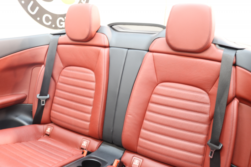 メルセデスベンツ Cクラス C180ｶﾌﾞﾘｵﾚ ｽﾎﾟｰﾂ ﾚｻﾞｰｴｸｽｸﾙｰｼﾌﾞ&ﾚｰﾀﾞｰｾｰﾌﾃｨPKG　後期 1ｵｰﾅｰ MEｺﾈｸﾄ ｷｰﾚｽｺﾞｰ 赤本革 ﾍｯﾄﾞｱｯﾌﾟD HDDﾅﾋﾞTV ｽﾏﾎ連携 ﾊﾞｯｸｶﾒﾗ PTS LEDﾗｲﾄ AMGｴｱﾛ&19AW ｴｱｻｽ 黒幌 9AT　2年保証