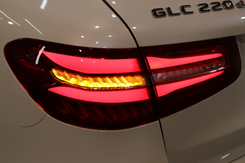 メルセデスベンツ GLC GLC220d 4MATIC ｽﾎﾟｰﾂ 本革仕様　ﾚｰﾀﾞｰｾｰﾌﾃｨPKG　ｷｰﾚｽｺﾞｰ 黒本革 ﾊﾟﾉﾗﾏSR ﾍｯﾄﾞｱｯﾌﾟD HDDﾅﾋﾞ BT音楽 ﾌﾞﾙﾒｽﾀｰ 360ｶﾒﾗ PTS LEDﾗｲﾄ 自動Rｹﾞｰﾄ ﾊﾝｽﾞﾌﾘｰA AMGｴｱﾛ&19AW ﾀﾞｲﾅﾐｯｸS 9AT　2年保証