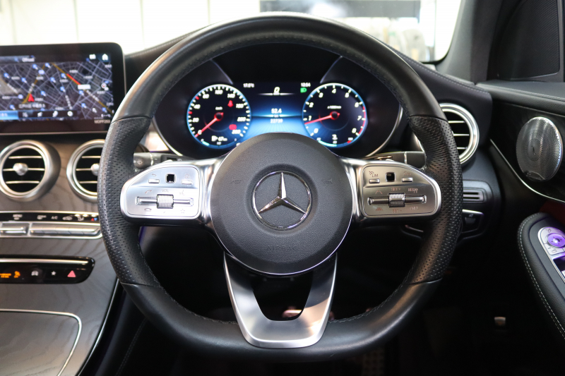 メルセデスベンツ GLC GLC300 4MATIC AMGﾗｲﾝ ﾚｻﾞｰｴｸｽｸﾙｰｼﾌﾞ&ﾚｰﾀﾞｰｾｰﾌﾃｨPKG　後期 MEｺﾈｸﾄ ｷｰﾚｽｺﾞｰ 赤/黒本革 ﾊﾟﾉﾗﾏSR ﾍｯﾄﾞｱｯﾌﾟD MBUXﾅﾋﾞTV BT音楽 ﾌﾞﾙﾒｽﾀｰ 360ｶﾒﾗ PTS LEDﾗｲﾄ 自動Rｹﾞｰﾄ AMGｴｱﾛ&20AW ｴｱｻｽ 9AT　2年保証