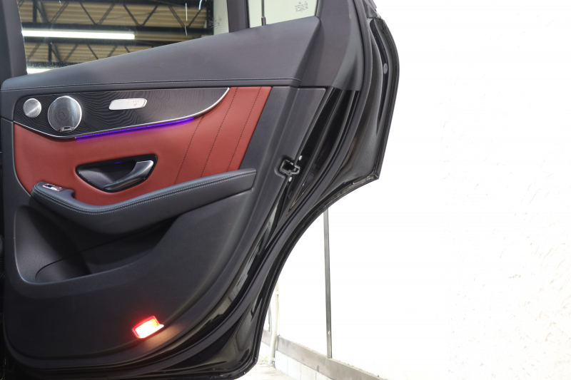 メルセデスベンツ GLC GLC300 4MATIC AMGﾗｲﾝ ﾚｻﾞｰｴｸｽｸﾙｰｼﾌﾞ&ﾚｰﾀﾞｰｾｰﾌﾃｨPKG　後期 MEｺﾈｸﾄ ｷｰﾚｽｺﾞｰ 赤/黒本革 ﾊﾟﾉﾗﾏSR ﾍｯﾄﾞｱｯﾌﾟD MBUXﾅﾋﾞTV BT音楽 ﾌﾞﾙﾒｽﾀｰ 360ｶﾒﾗ PTS LEDﾗｲﾄ 自動Rｹﾞｰﾄ AMGｴｱﾛ&20AW ｴｱｻｽ 9AT　2年保証