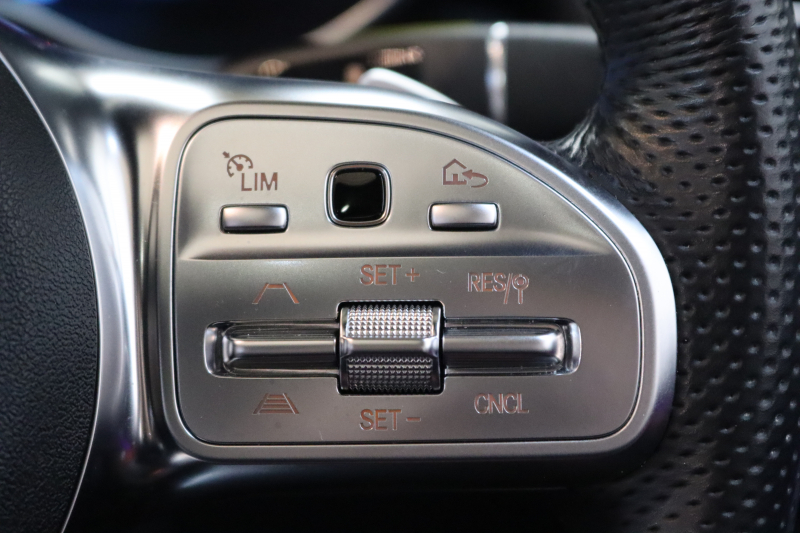 メルセデスベンツ GLC GLC300 4MATIC AMGﾗｲﾝ ﾚｻﾞｰｴｸｽｸﾙｰｼﾌﾞ&ﾚｰﾀﾞｰｾｰﾌﾃｨPKG　後期 MEｺﾈｸﾄ ｷｰﾚｽｺﾞｰ 赤/黒本革 ﾊﾟﾉﾗﾏSR ﾍｯﾄﾞｱｯﾌﾟD MBUXﾅﾋﾞTV BT音楽 ﾌﾞﾙﾒｽﾀｰ 360ｶﾒﾗ PTS LEDﾗｲﾄ 自動Rｹﾞｰﾄ AMGｴｱﾛ&20AW ｴｱｻｽ 9AT　2年保証