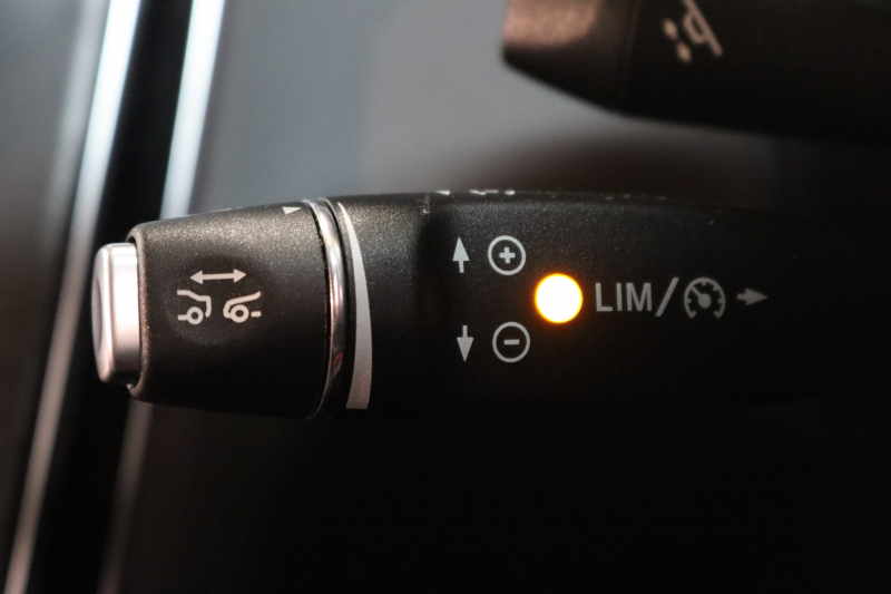 AMG Cクラス C63 ｴｸｽｸﾙｰｼﾌﾞ&ﾚｰﾀﾞｰｾｰﾌﾃｨPKG　1ｵｰﾅｰ ｷｰﾚｽｺﾞｰ 黒/赤本革 ﾍｯﾄﾞｱｯﾌﾟD HDDﾅﾋﾞTV BT音楽 ﾌﾞﾙﾒｽﾀｰ ﾊﾞｯｸｶﾒﾗ PTS LEDﾗｲﾄ 自動ﾄﾗﾝｸ ﾊﾝｽﾞﾌﾘｰA AMG専用装備&ﾁｭｰﾆﾝｸﾞﾀﾞｲﾅﾐｯｸS 7AT　2年保証