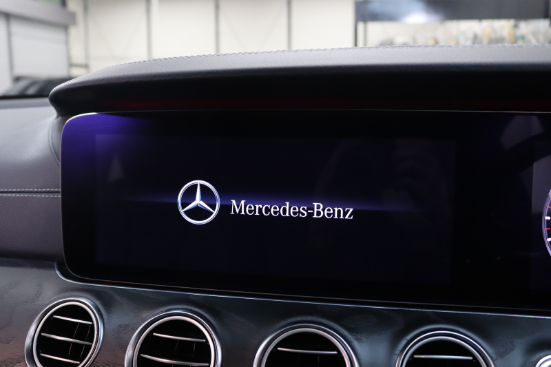 メルセデスベンツ Eクラス E300 AVG ｽﾎﾟｰﾂ ｴｸｽｸﾙｰｼﾌﾞ&ﾚｰﾀﾞｰｾｰﾌﾃｨPKG　中期 NEWｽﾃｱﾘﾝｸﾞ ｷｰﾚｽｺﾞｰ 黒本革 ﾊﾟﾉﾗﾏSR ﾍｯﾄﾞｱｯﾌﾟD HDDﾅﾋﾞTV ｽﾏﾎ連携 ﾌﾞﾙﾒｽﾀｰ 360ｶﾒﾗ PTS LEDﾗｲﾄ 自動ﾄﾗﾝｸ ﾊﾝｽﾞﾌﾘｰA AMGｴｱﾛ&19AW 9AT　2年保証