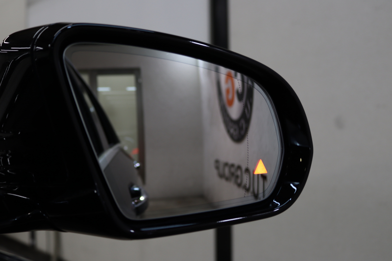 メルセデスベンツ Eクラス E300 AVG ｽﾎﾟｰﾂ ｴｸｽｸﾙｰｼﾌﾞ&ﾚｰﾀﾞｰｾｰﾌﾃｨPKG　中期 NEWｽﾃｱﾘﾝｸﾞ ｷｰﾚｽｺﾞｰ 黒本革 ﾊﾟﾉﾗﾏSR ﾍｯﾄﾞｱｯﾌﾟD HDDﾅﾋﾞTV ｽﾏﾎ連携 ﾌﾞﾙﾒｽﾀｰ 360ｶﾒﾗ PTS LEDﾗｲﾄ 自動ﾄﾗﾝｸ ﾊﾝｽﾞﾌﾘｰA AMGｴｱﾛ&19AW 9AT　2年保証