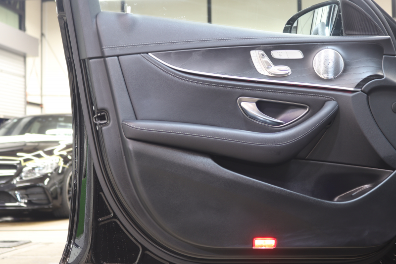 メルセデスベンツ Eクラス E300 AVG ｽﾎﾟｰﾂ ｴｸｽｸﾙｰｼﾌﾞ&ﾚｰﾀﾞｰｾｰﾌﾃｨPKG　中期 NEWｽﾃｱﾘﾝｸﾞ ｷｰﾚｽｺﾞｰ 黒本革 ﾊﾟﾉﾗﾏSR ﾍｯﾄﾞｱｯﾌﾟD HDDﾅﾋﾞTV ｽﾏﾎ連携 ﾌﾞﾙﾒｽﾀｰ 360ｶﾒﾗ PTS LEDﾗｲﾄ 自動ﾄﾗﾝｸ ﾊﾝｽﾞﾌﾘｰA AMGｴｱﾛ&19AW 9AT　2年保証