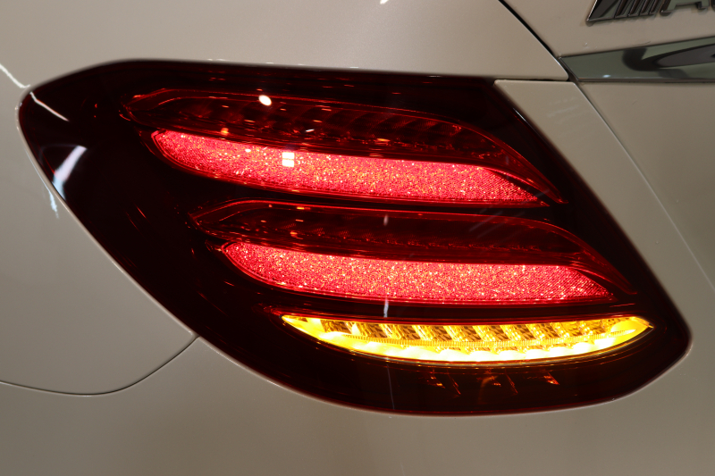 AMG Eクラス E63 4MATIC+ ﾚｰﾀﾞｰｾｰﾌﾃｨPKG　ｷｰﾚｽｺﾞｰ 黒本革 ﾍｯﾄﾞｱｯﾌﾟD HDDﾅﾋﾞTV ｽﾏﾎ連携 ﾌﾞﾙﾒｽﾀｰ 360ｶﾒﾗ PTS LEDﾗｲﾄ 自動ﾄﾗﾝｸ ﾊﾝｽﾞﾌﾘｰA AMG専用装備&ﾁｭｰﾆﾝｸﾞﾀﾞｲﾅﾐｯｸS 9AT　2年保証