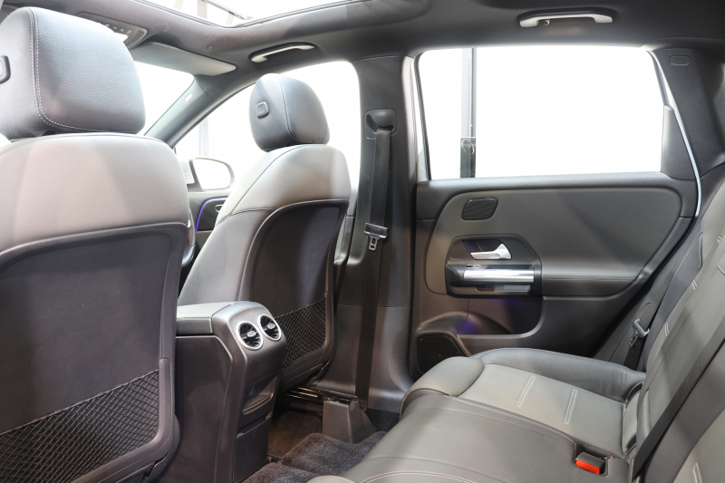 メルセデスベンツ Bクラス B180 AMGﾗｲﾝ AMGﾚｻﾞｰｴｸｽｸﾙｰｼﾌﾞ&ｱﾄﾞﾊﾞﾝｽﾄﾞ&ﾅﾋﾞｹﾞｰｼｮﾝ&ﾚｰﾀﾞｰｾｰﾌﾃｨPKG　ｷｰﾚｽｺﾞｰ 灰/黒本革 ﾊﾟﾉﾗﾏSR ﾍｯﾄﾞｱｯﾌﾟD MBUXﾅﾋﾞTV BT音楽 360ｶﾒﾗ PTS LEDﾗｲﾄ 自動Rｹﾞｰﾄ ﾊﾝｽﾞﾌﾘｰA AMGｴｱﾛ&18AW ﾜｲﾔﾚｽ充電 7AT　2年保証