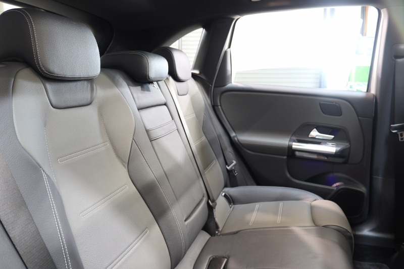 メルセデスベンツ Bクラス B180 AMGﾗｲﾝ AMGﾚｻﾞｰｴｸｽｸﾙｰｼﾌﾞ&ｱﾄﾞﾊﾞﾝｽﾄﾞ&ﾅﾋﾞｹﾞｰｼｮﾝ&ﾚｰﾀﾞｰｾｰﾌﾃｨPKG　ｷｰﾚｽｺﾞｰ 灰/黒本革 ﾊﾟﾉﾗﾏSR ﾍｯﾄﾞｱｯﾌﾟD MBUXﾅﾋﾞTV BT音楽 360ｶﾒﾗ PTS LEDﾗｲﾄ 自動Rｹﾞｰﾄ ﾊﾝｽﾞﾌﾘｰA AMGｴｱﾛ&18AW ﾜｲﾔﾚｽ充電 7AT　2年保証