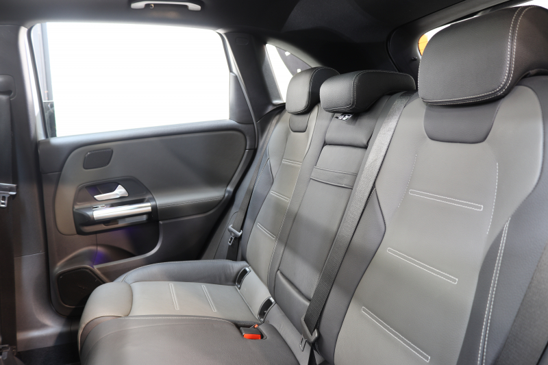 メルセデスベンツ Bクラス B180 AMGﾗｲﾝ AMGﾚｻﾞｰｴｸｽｸﾙｰｼﾌﾞ&ｱﾄﾞﾊﾞﾝｽﾄﾞ&ﾅﾋﾞｹﾞｰｼｮﾝ&ﾚｰﾀﾞｰｾｰﾌﾃｨPKG　ｷｰﾚｽｺﾞｰ 灰/黒本革 ﾊﾟﾉﾗﾏSR ﾍｯﾄﾞｱｯﾌﾟD MBUXﾅﾋﾞTV BT音楽 360ｶﾒﾗ PTS LEDﾗｲﾄ 自動Rｹﾞｰﾄ ﾊﾝｽﾞﾌﾘｰA AMGｴｱﾛ&18AW ﾜｲﾔﾚｽ充電 7AT　2年保証