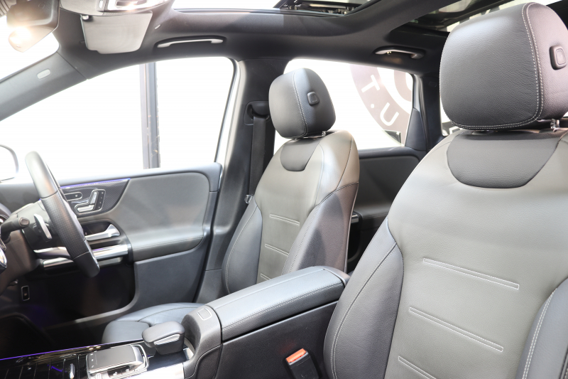 メルセデスベンツ Bクラス B180 AMGﾗｲﾝ AMGﾚｻﾞｰｴｸｽｸﾙｰｼﾌﾞ&ｱﾄﾞﾊﾞﾝｽﾄﾞ&ﾅﾋﾞｹﾞｰｼｮﾝ&ﾚｰﾀﾞｰｾｰﾌﾃｨPKG　ｷｰﾚｽｺﾞｰ 灰/黒本革 ﾊﾟﾉﾗﾏSR ﾍｯﾄﾞｱｯﾌﾟD MBUXﾅﾋﾞTV BT音楽 360ｶﾒﾗ PTS LEDﾗｲﾄ 自動Rｹﾞｰﾄ ﾊﾝｽﾞﾌﾘｰA AMGｴｱﾛ&18AW ﾜｲﾔﾚｽ充電 7AT　2年保証