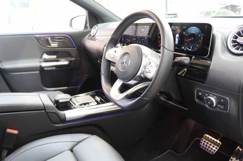 メルセデスベンツ Bクラス B180 AMGﾗｲﾝ AMGﾚｻﾞｰｴｸｽｸﾙｰｼﾌﾞ&ｱﾄﾞﾊﾞﾝｽﾄﾞ&ﾅﾋﾞｹﾞｰｼｮﾝ&ﾚｰﾀﾞｰｾｰﾌﾃｨPKG　ｷｰﾚｽｺﾞｰ 灰/黒本革 ﾊﾟﾉﾗﾏSR ﾍｯﾄﾞｱｯﾌﾟD MBUXﾅﾋﾞTV BT音楽 360ｶﾒﾗ PTS LEDﾗｲﾄ 自動Rｹﾞｰﾄ ﾊﾝｽﾞﾌﾘｰA AMGｴｱﾛ&18AW ﾜｲﾔﾚｽ充電 7AT　2年保証