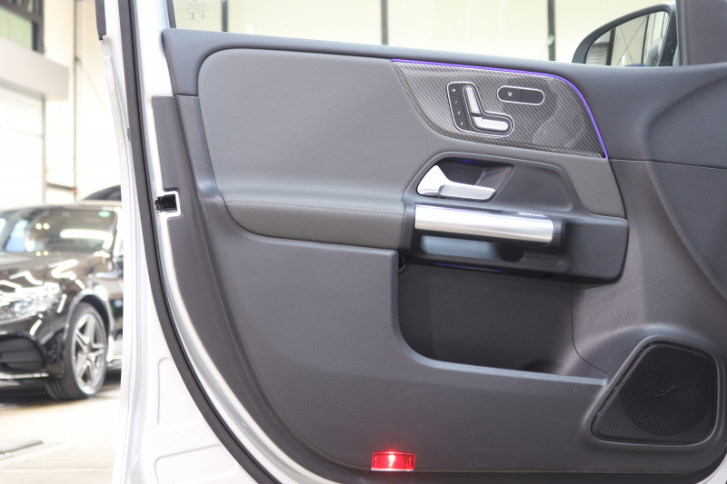 メルセデスベンツ Bクラス B180 AMGﾗｲﾝ AMGﾚｻﾞｰｴｸｽｸﾙｰｼﾌﾞ&ｱﾄﾞﾊﾞﾝｽﾄﾞ&ﾅﾋﾞｹﾞｰｼｮﾝ&ﾚｰﾀﾞｰｾｰﾌﾃｨPKG　ｷｰﾚｽｺﾞｰ 灰/黒本革 ﾊﾟﾉﾗﾏSR ﾍｯﾄﾞｱｯﾌﾟD MBUXﾅﾋﾞTV BT音楽 360ｶﾒﾗ PTS LEDﾗｲﾄ 自動Rｹﾞｰﾄ ﾊﾝｽﾞﾌﾘｰA AMGｴｱﾛ&18AW ﾜｲﾔﾚｽ充電 7AT　2年保証