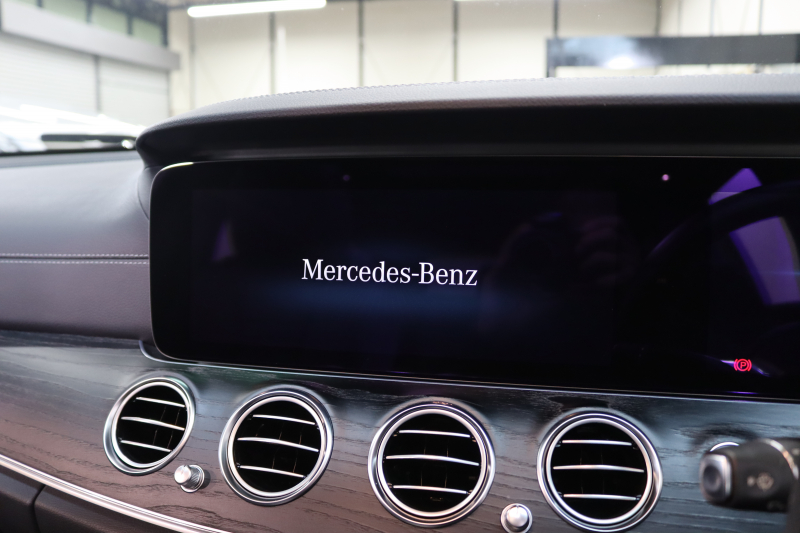 メルセデスベンツ Eクラス E200ｽﾃｰｼｮﾝﾜｺﾞﾝ ｽﾎﾟｰﾂ AMGﾗｲﾝｲﾝﾃﾘｱ&ｴｸｽｸﾙｰｼﾌﾞ&ﾚｰﾀﾞｰｾｰﾌﾃｨPKG　BSG搭載 後期 ｷｰﾚｽｺﾞｰ 黒本革 ﾊﾟﾉﾗﾏSR ﾍｯﾄﾞｱｯﾌﾟD MBUXﾅﾋﾞTV&ARﾅﾋﾞ ｽﾏﾎ連携 ﾌﾞﾙﾒｽﾀｰ 360ｶﾒﾗ PTS LEDﾗｲﾄ 自動Rｹﾞｰﾄ AMGｴｱﾛ&19AW 9AT　2年保証