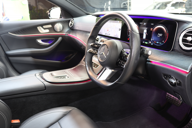 メルセデスベンツ Eクラス E200ｽﾃｰｼｮﾝﾜｺﾞﾝ ｽﾎﾟｰﾂ AMGﾗｲﾝｲﾝﾃﾘｱ&ｴｸｽｸﾙｰｼﾌﾞ&ﾚｰﾀﾞｰｾｰﾌﾃｨPKG　BSG搭載 後期 ｷｰﾚｽｺﾞｰ 黒本革 ﾊﾟﾉﾗﾏSR ﾍｯﾄﾞｱｯﾌﾟD MBUXﾅﾋﾞTV&ARﾅﾋﾞ ｽﾏﾎ連携 ﾌﾞﾙﾒｽﾀｰ 360ｶﾒﾗ PTS LEDﾗｲﾄ 自動Rｹﾞｰﾄ AMGｴｱﾛ&19AW 9AT　2年保証