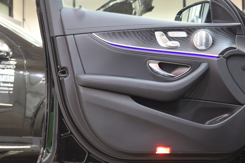 メルセデスベンツ Eクラス E200ｽﾃｰｼｮﾝﾜｺﾞﾝ ｽﾎﾟｰﾂ AMGﾗｲﾝｲﾝﾃﾘｱ&ｴｸｽｸﾙｰｼﾌﾞ&ﾚｰﾀﾞｰｾｰﾌﾃｨPKG　BSG搭載 後期 ｷｰﾚｽｺﾞｰ 黒本革 ﾊﾟﾉﾗﾏSR ﾍｯﾄﾞｱｯﾌﾟD MBUXﾅﾋﾞTV&ARﾅﾋﾞ ｽﾏﾎ連携 ﾌﾞﾙﾒｽﾀｰ 360ｶﾒﾗ PTS LEDﾗｲﾄ 自動Rｹﾞｰﾄ AMGｴｱﾛ&19AW 9AT　2年保証