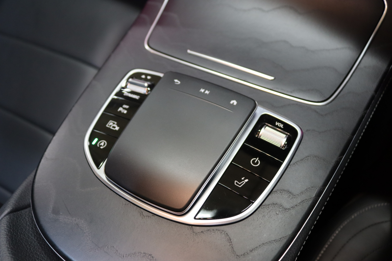 メルセデスベンツ Eクラス E200ｽﾃｰｼｮﾝﾜｺﾞﾝ ｽﾎﾟｰﾂ AMGﾗｲﾝｲﾝﾃﾘｱ&ｴｸｽｸﾙｰｼﾌﾞ&ﾚｰﾀﾞｰｾｰﾌﾃｨPKG　BSG搭載 後期 ｷｰﾚｽｺﾞｰ 黒本革 ﾊﾟﾉﾗﾏSR ﾍｯﾄﾞｱｯﾌﾟD MBUXﾅﾋﾞTV&ARﾅﾋﾞ ｽﾏﾎ連携 ﾌﾞﾙﾒｽﾀｰ 360ｶﾒﾗ PTS LEDﾗｲﾄ 自動Rｹﾞｰﾄ AMGｴｱﾛ&19AW 9AT　2年保証