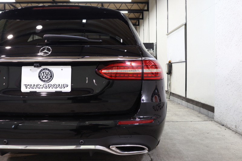 メルセデスベンツ Eクラス E200ｽﾃｰｼｮﾝﾜｺﾞﾝ ｽﾎﾟｰﾂ AMGﾗｲﾝｲﾝﾃﾘｱ&ｴｸｽｸﾙｰｼﾌﾞ&ﾚｰﾀﾞｰｾｰﾌﾃｨPKG　BSG搭載 後期 ｷｰﾚｽｺﾞｰ 黒本革 ﾊﾟﾉﾗﾏSR ﾍｯﾄﾞｱｯﾌﾟD MBUXﾅﾋﾞTV&ARﾅﾋﾞ ｽﾏﾎ連携 ﾌﾞﾙﾒｽﾀｰ 360ｶﾒﾗ PTS LEDﾗｲﾄ 自動Rｹﾞｰﾄ AMGｴｱﾛ&19AW 9AT　2年保証